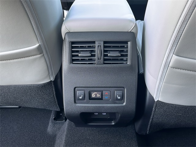 2025 Mitsubishi Outlander SEL photo 25