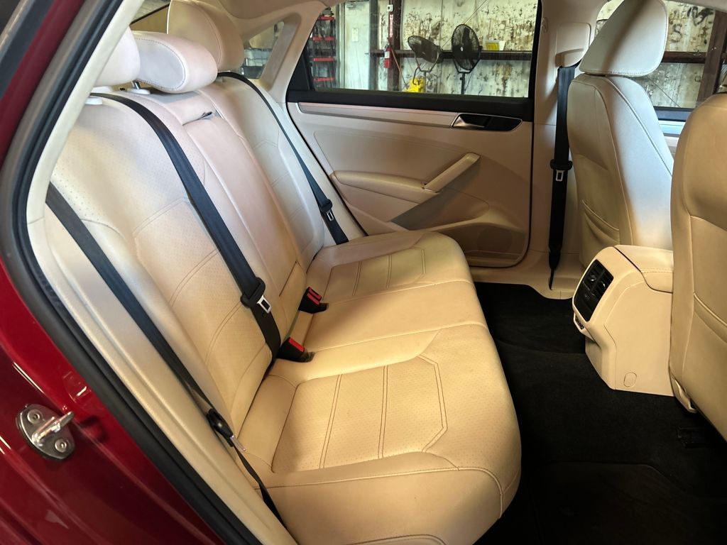 2019 Volkswagen Passat 2.0T Wolfsburg Edition photo 26