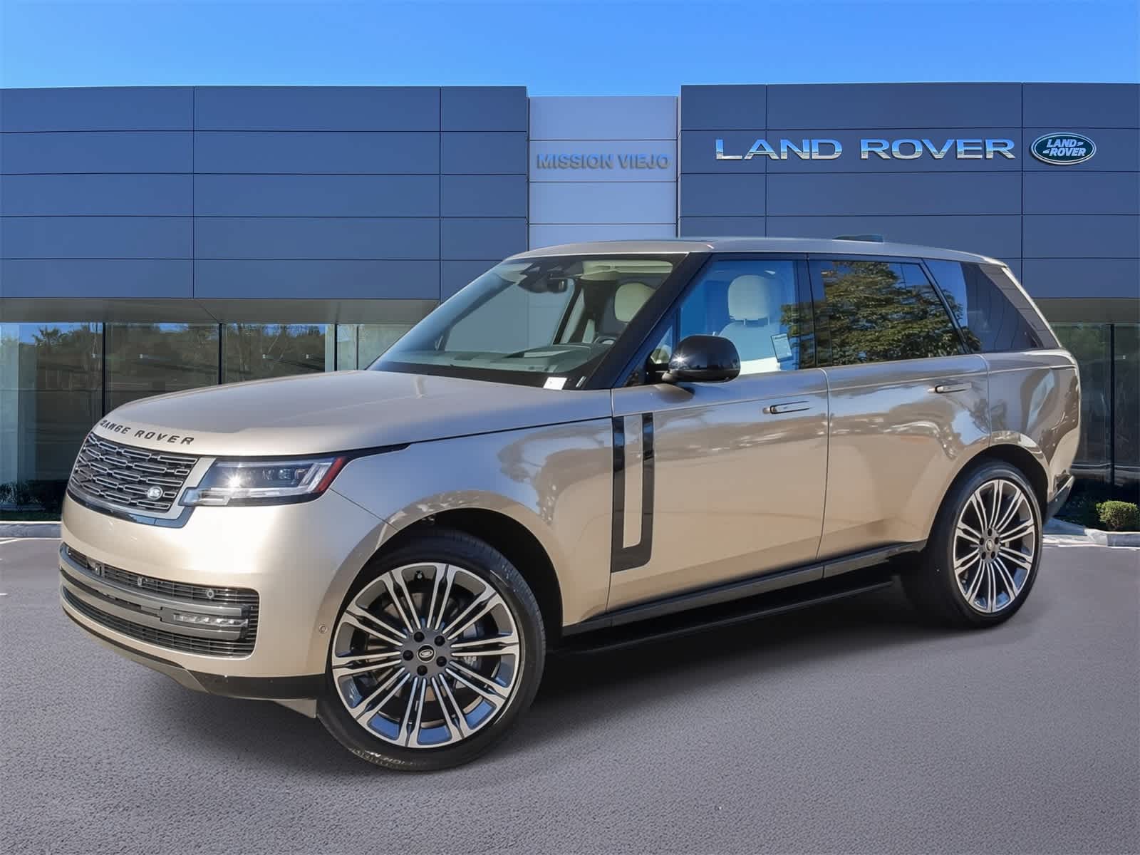 2025 Land Rover Range Rover SE's photo