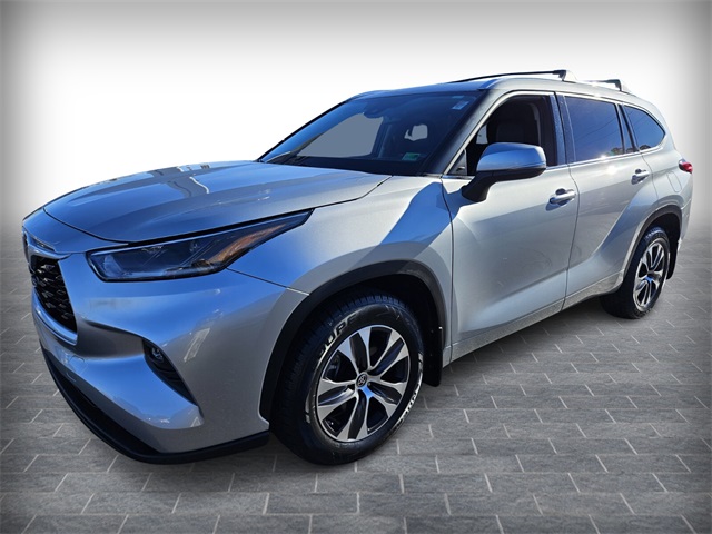 2021 Toyota Highlander XLE photo 3