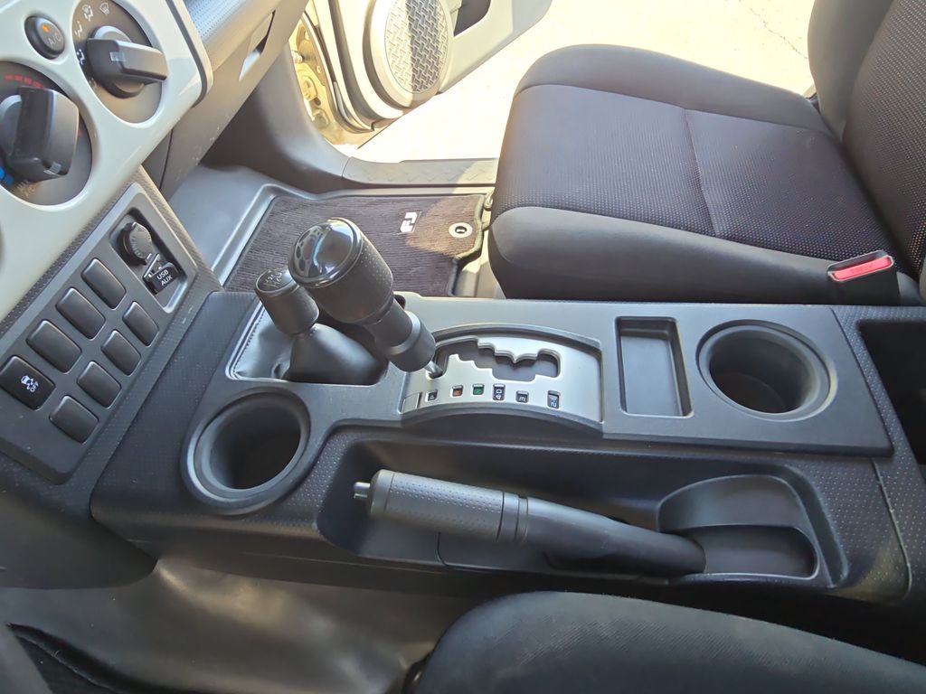 2013 Toyota FJ Cruiser Base photo 22