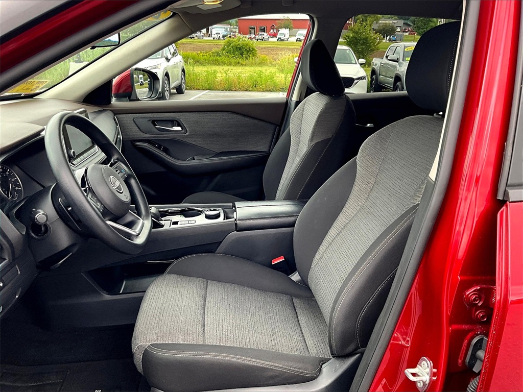 2023 Nissan Rogue SV photo 7