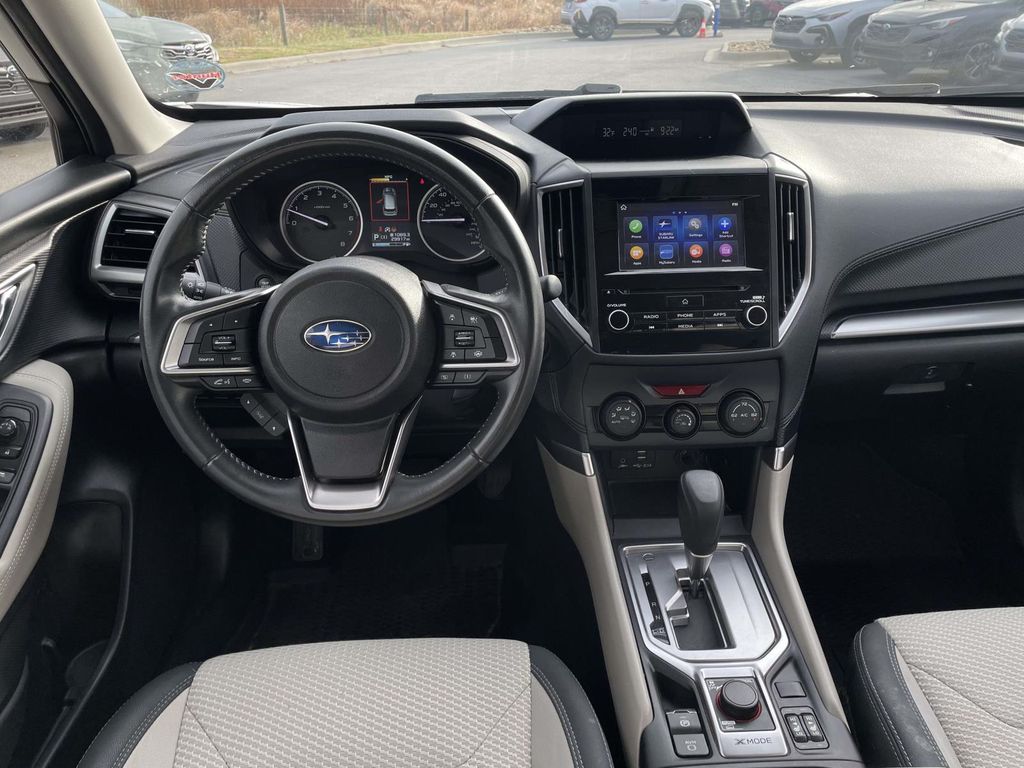 2023 Subaru Forester Premium photo 4