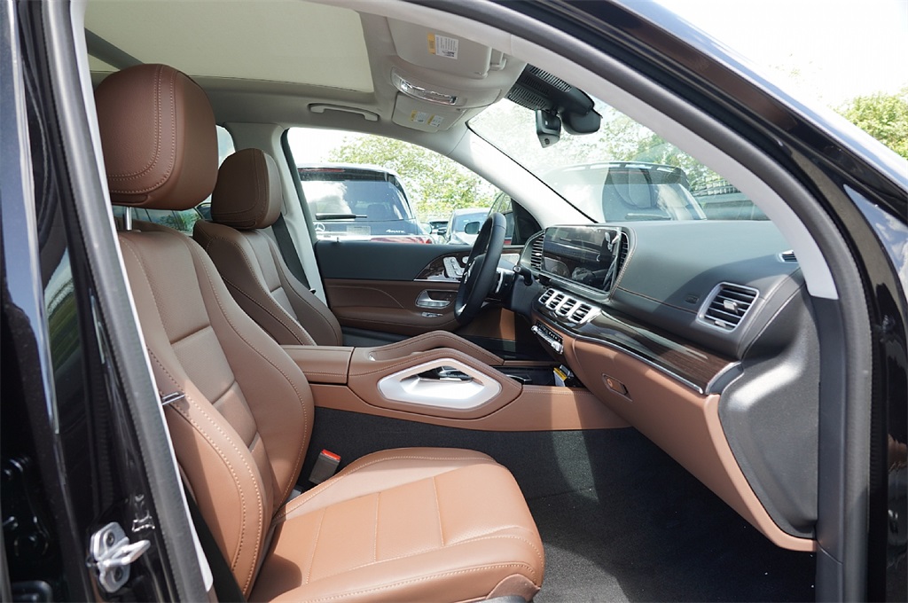 2025 Mercedes Benz GLS 450 4MATIC photo 23