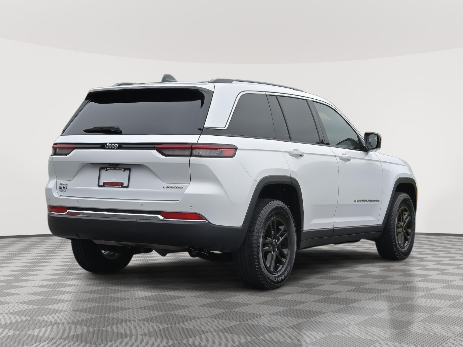 2022 Jeep Grand Cherokee Laredo photo 7