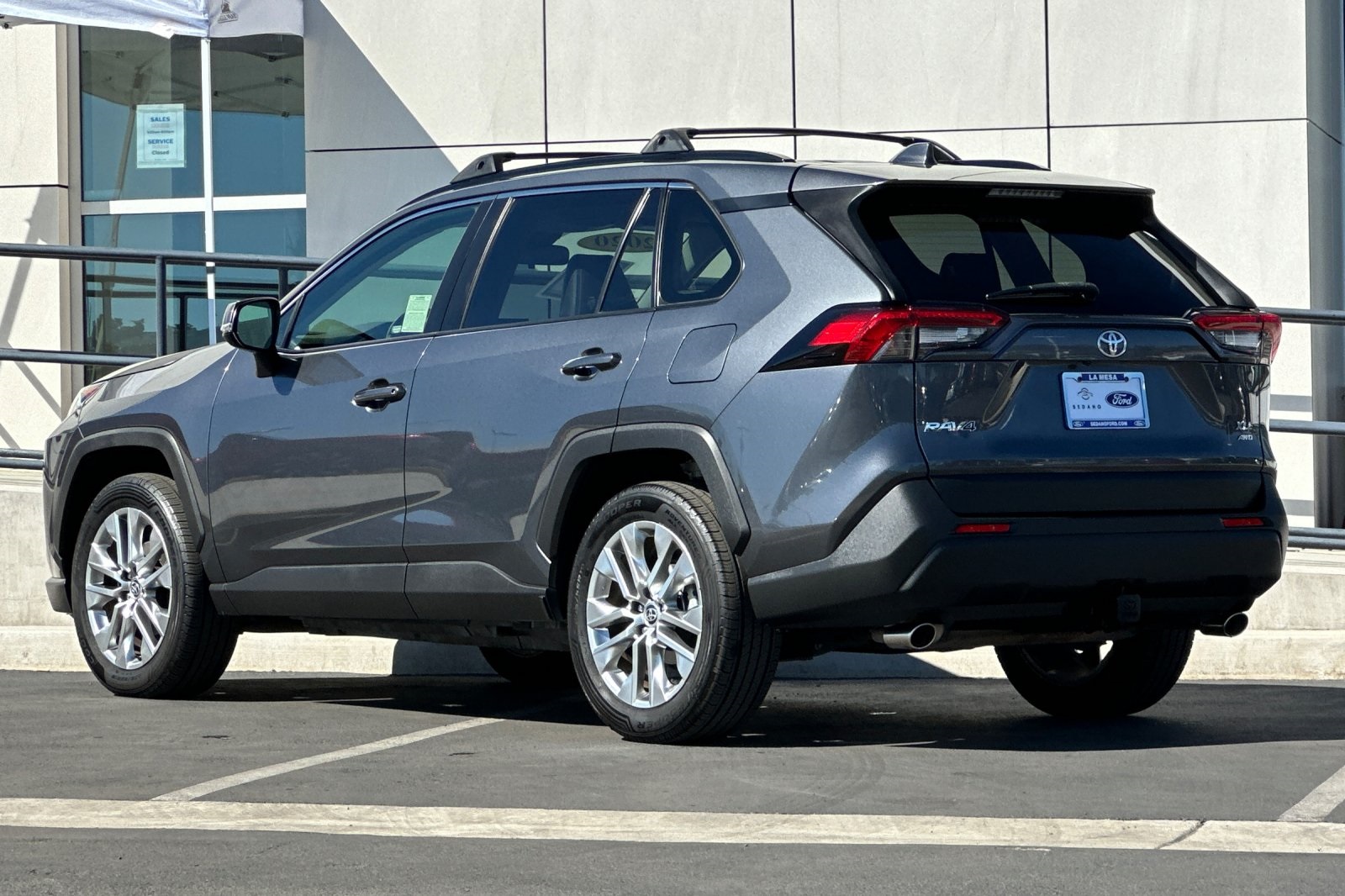 2020 Toyota RAV4 XLE Premium photo 4