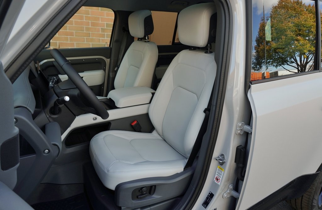 2026 LAND ROVER DEFENDER - Image 13