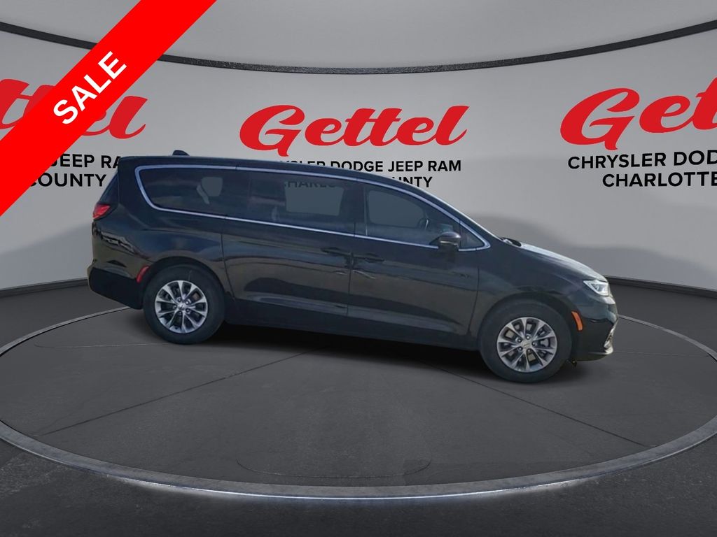 2025 Chrysler Pacifica photo 9