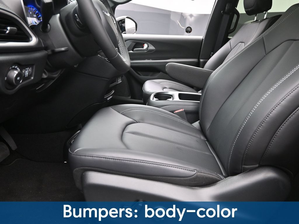2025 Chrysler Pacifica photo 12