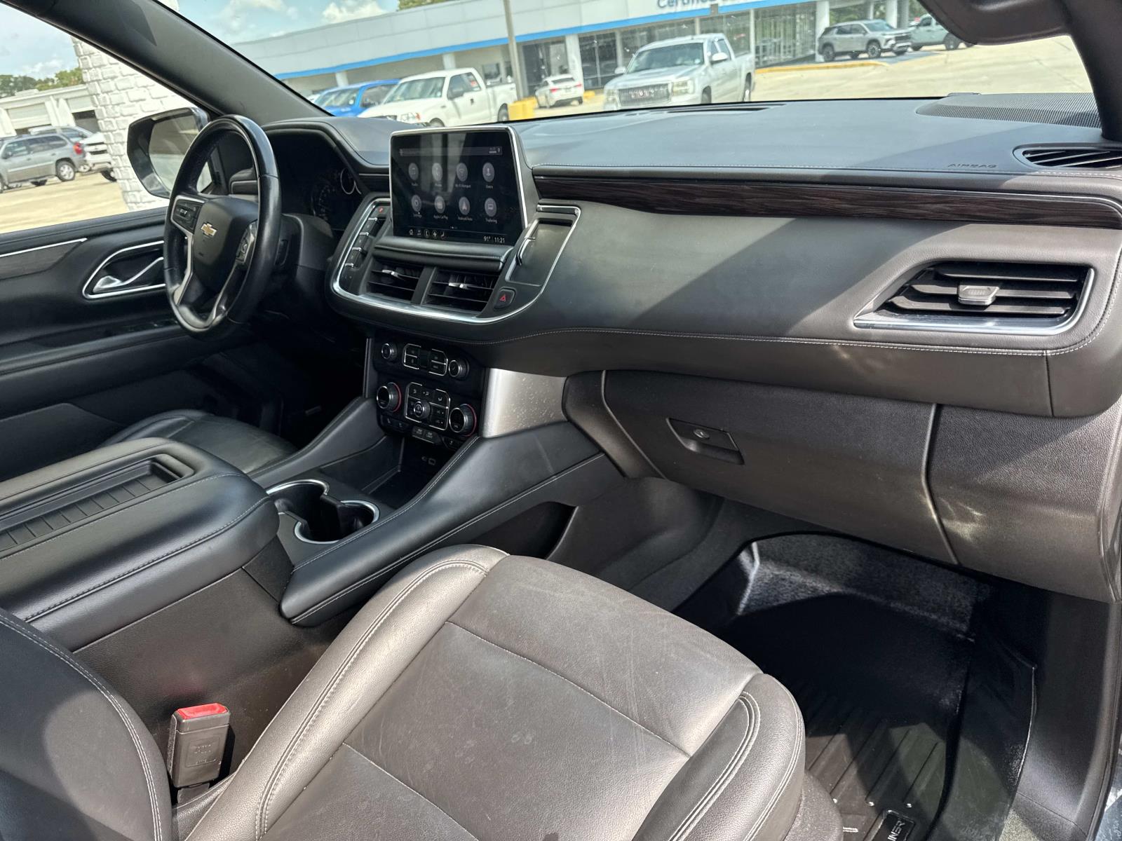 2021 Chevrolet Suburban LT photo 9