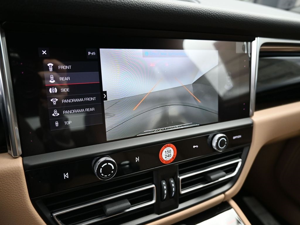 2026 Porsche Macan T photo 21