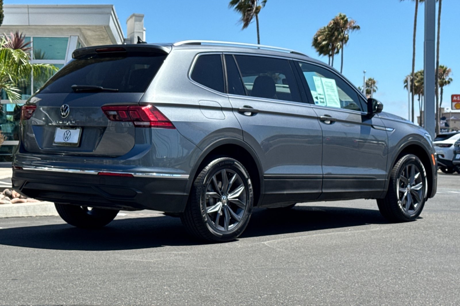 2022 Volkswagen Tiguan SE photo 4