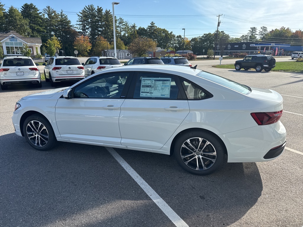 2026 Volkswagen Jetta 1.5T Sport photo 2