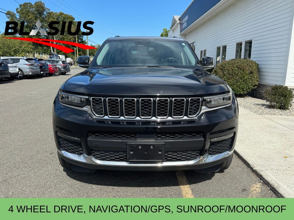 2022 Jeep Grand Cherokee Limited photo 2