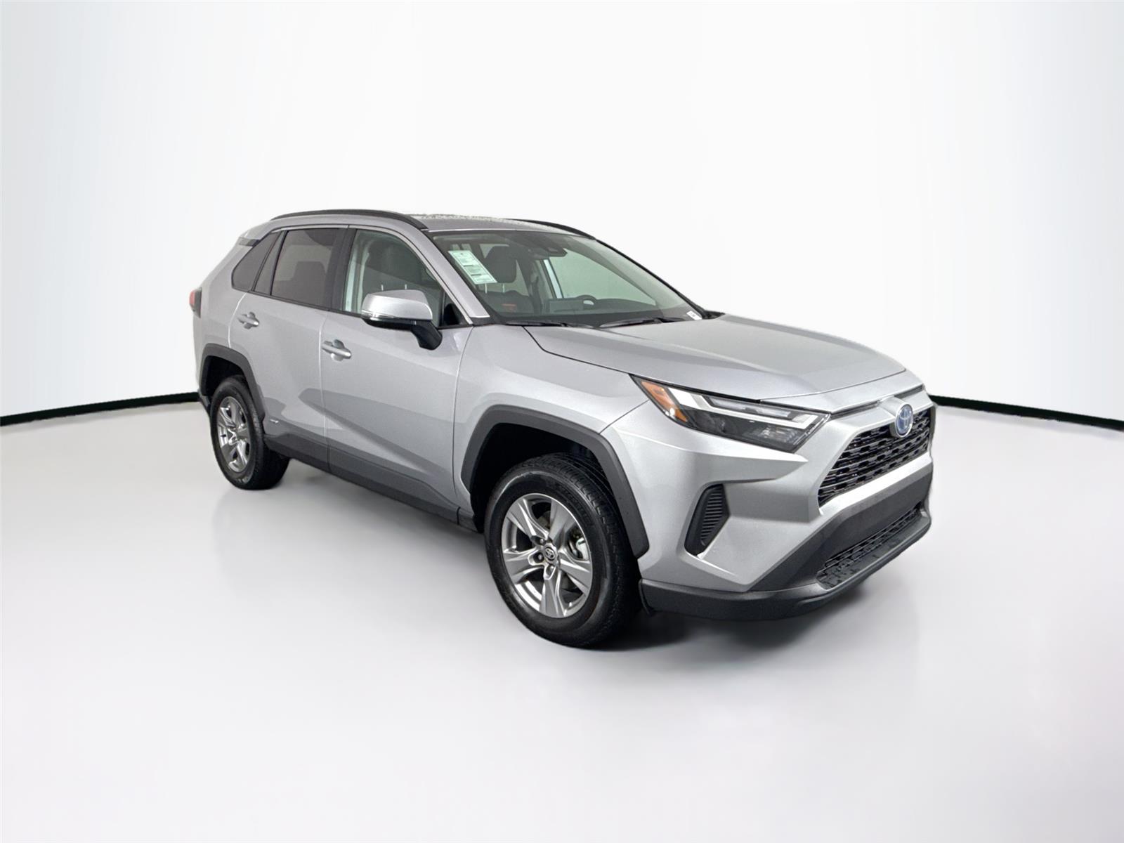 2024 Toyota RAV4 Hybrid XLE photo 3