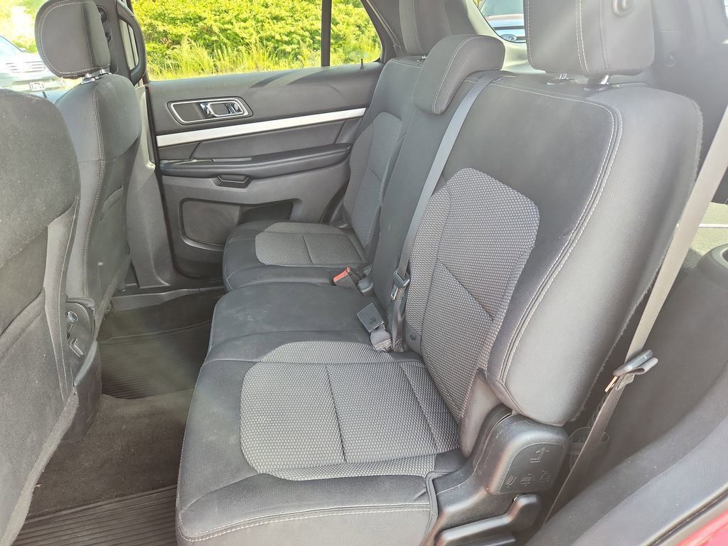 2017 Ford Explorer XLT photo 10