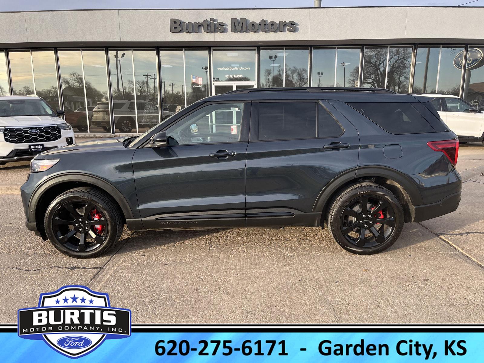 2022 Ford Explorer ST's photo