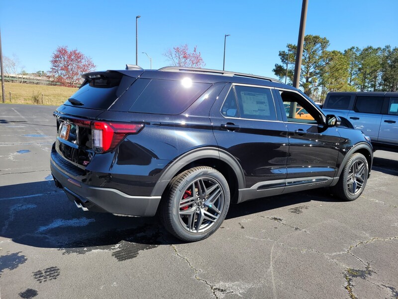 2025 Ford Explorer ST photo 11