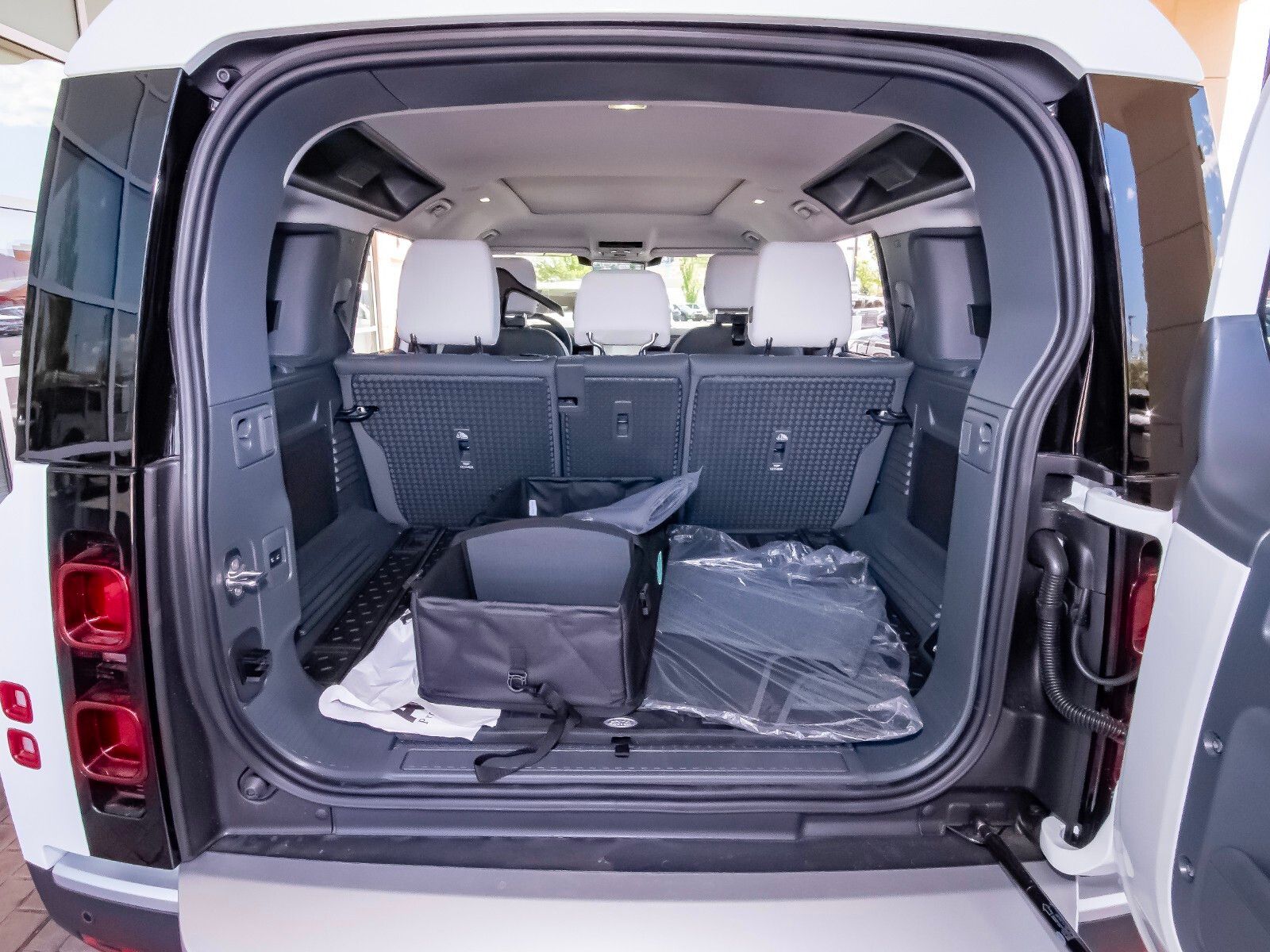 2025 Land Rover Defender 110 S photo 51