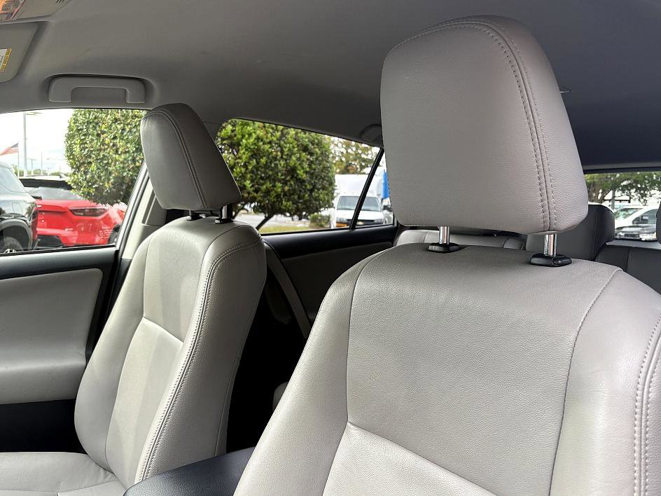2015 Toyota RAV4 LE photo 16