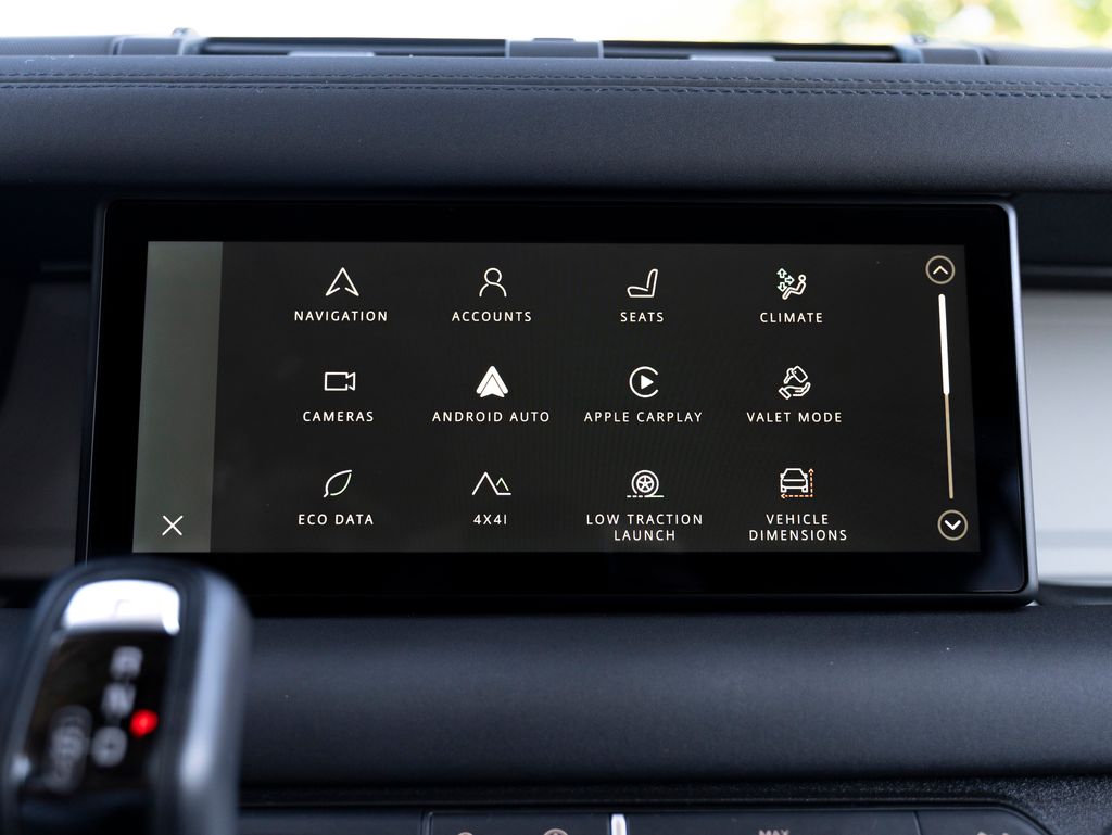 2024 Land Rover Defender 110 S photo 22