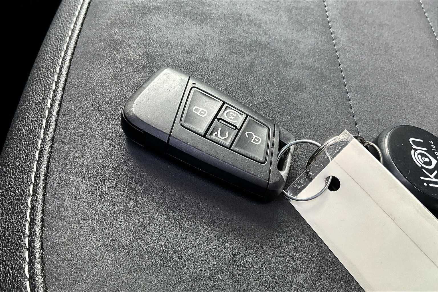 2024 Volkswagen Taos SE photo 12