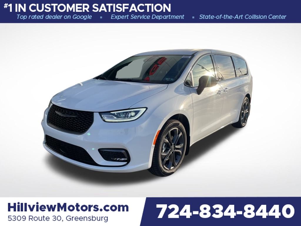 2026 Chrysler Pacifica Select's photo