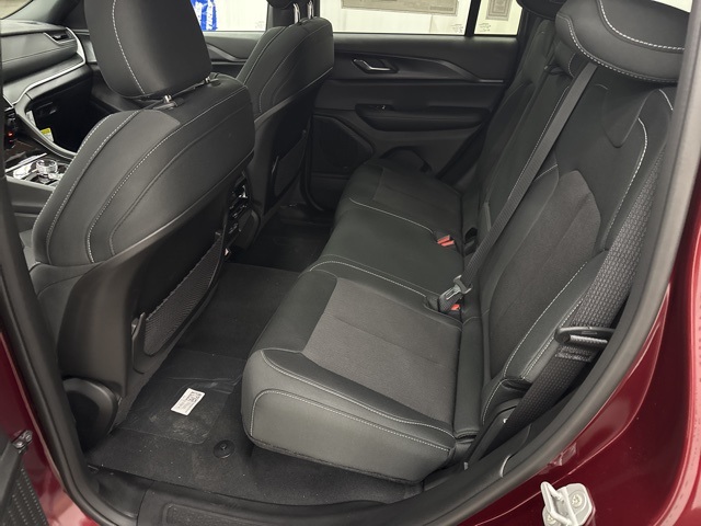 2025 Jeep Grand Cherokee Laredo X photo 4