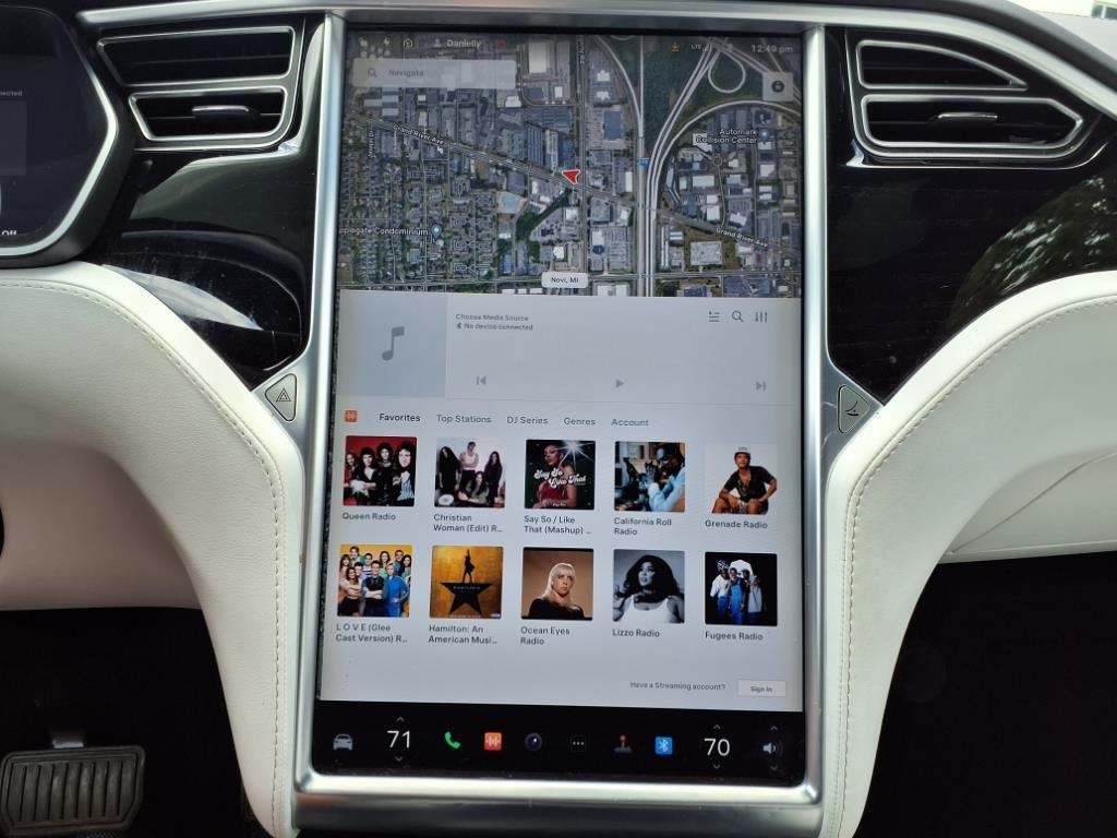 2018 Tesla Model X 75D photo 18