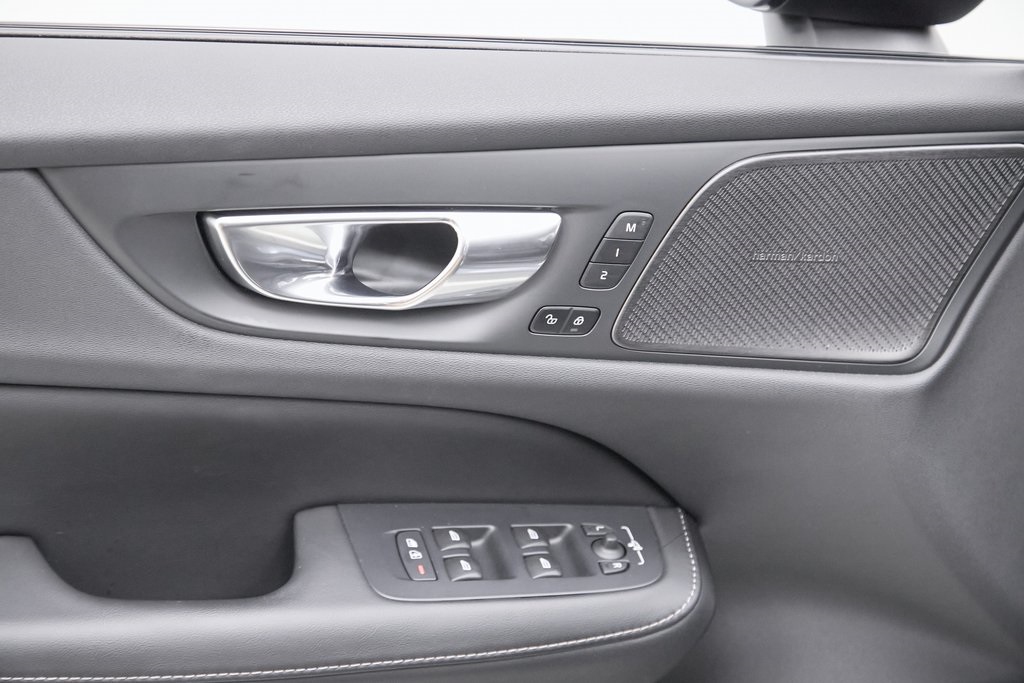 2024 VOLVO V60CC - Image 11