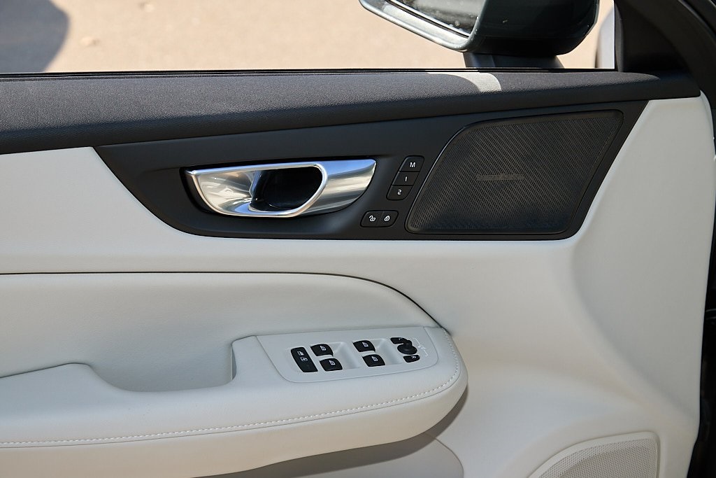 2026 VOLVO V60CC - Image 10