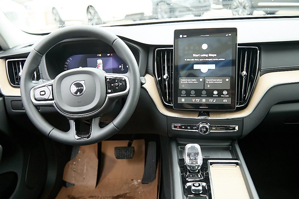 2026 VOLVO XC60 - Image 24