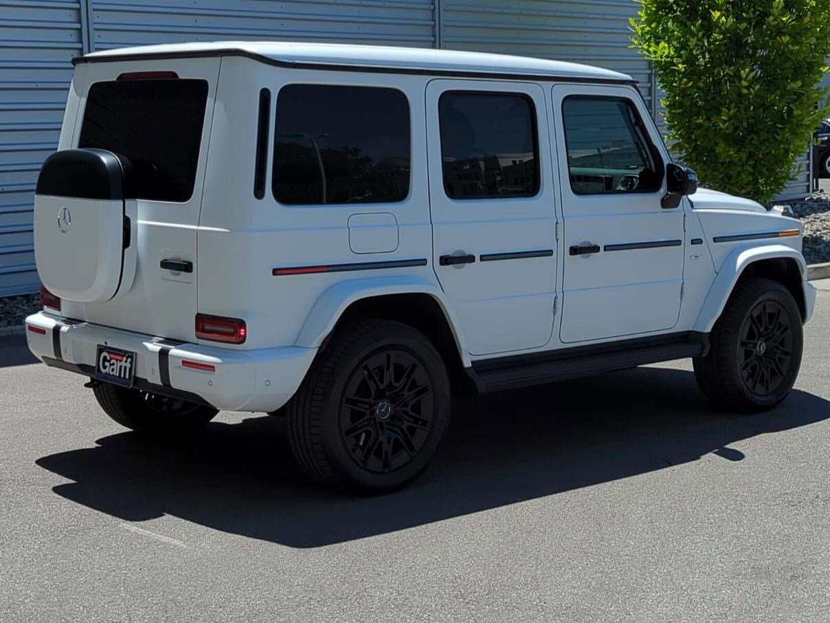 2025 Mercedes Benz G photo 3