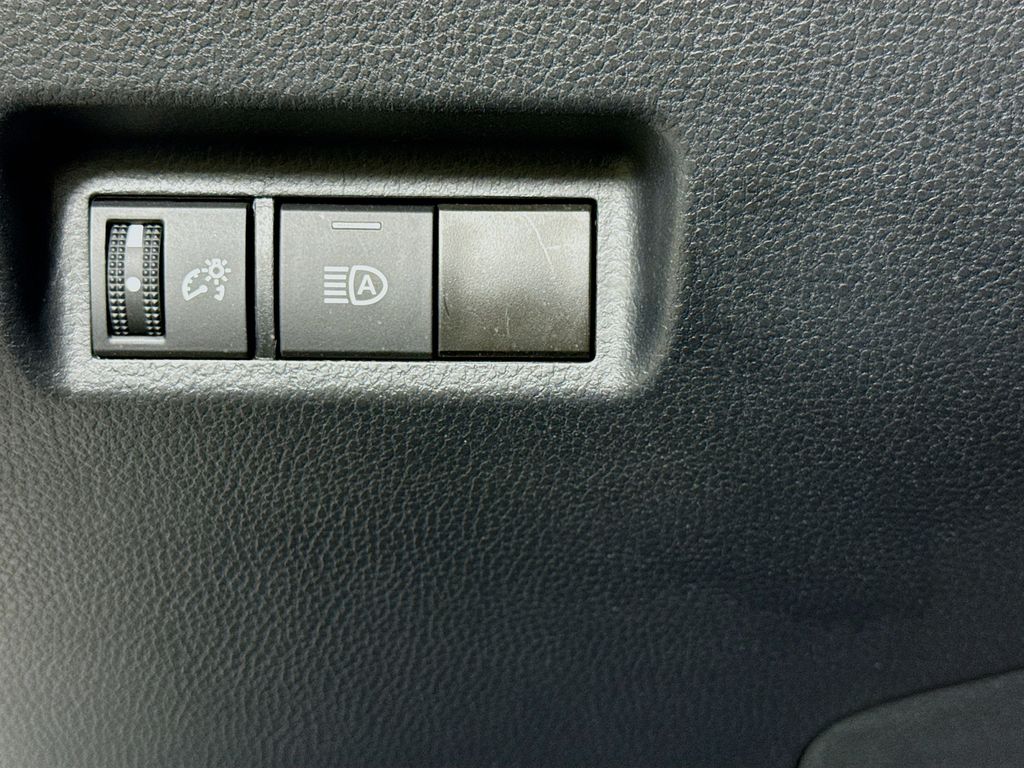 2022 Toyota RAV4 XLE photo 10