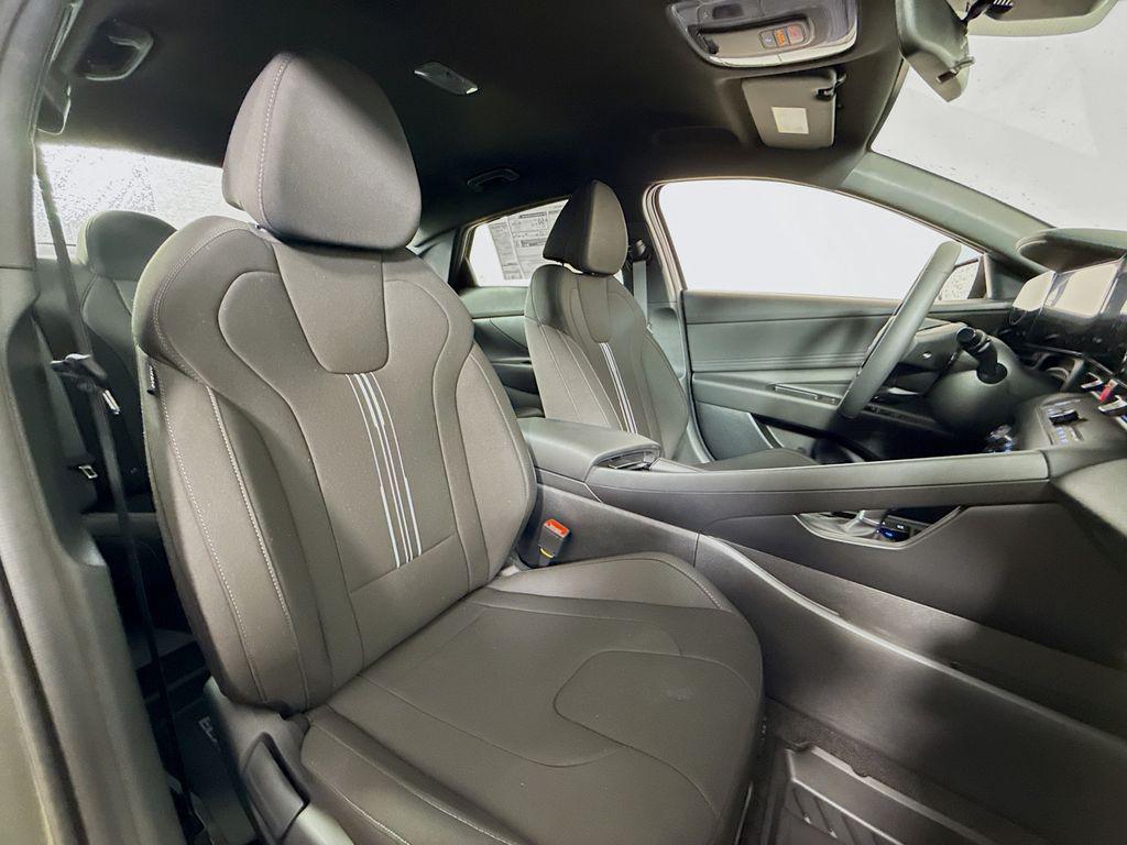 2025 Hyundai Elantra Hybrid SEL Sport photo 24