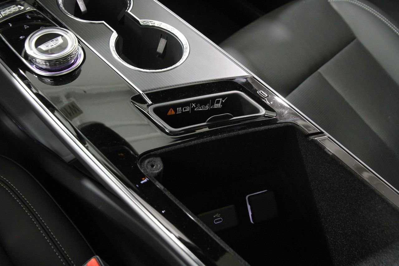 2025 Cadillac Lyriq Luxury photo 15