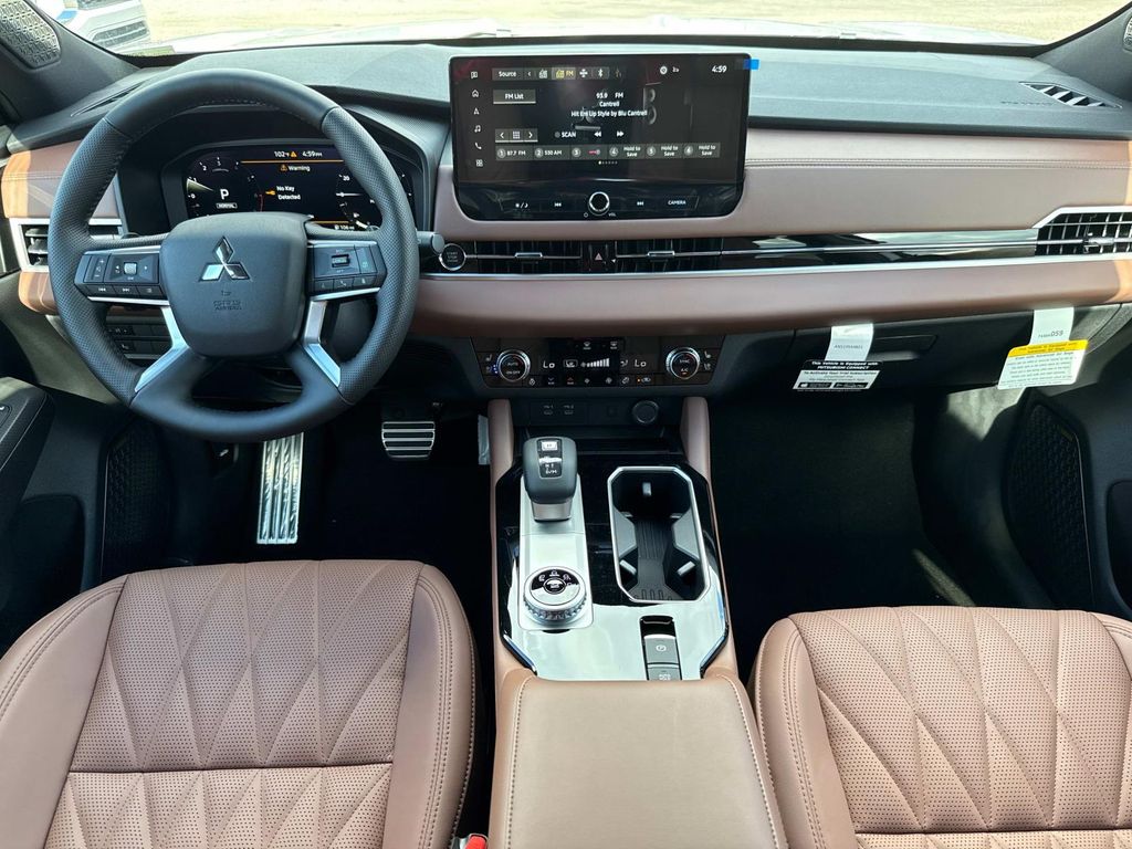 2025 Mitsubishi Outlander SEL photo 15