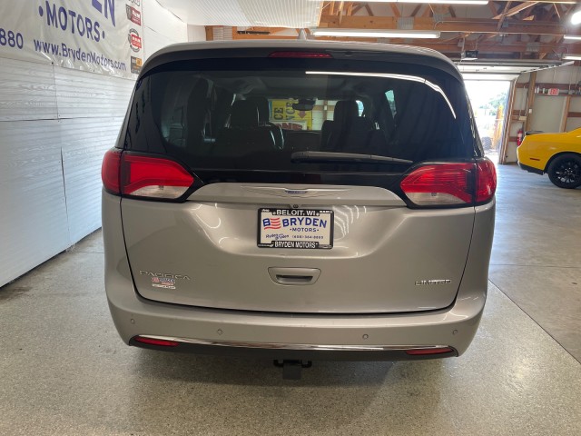 2017 Chrysler Pacifica Limited photo 4