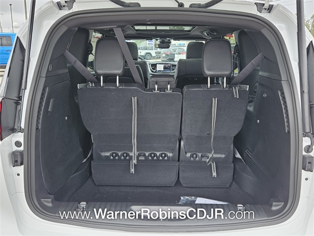 2026 Chrysler Pacifica Limited photo 11