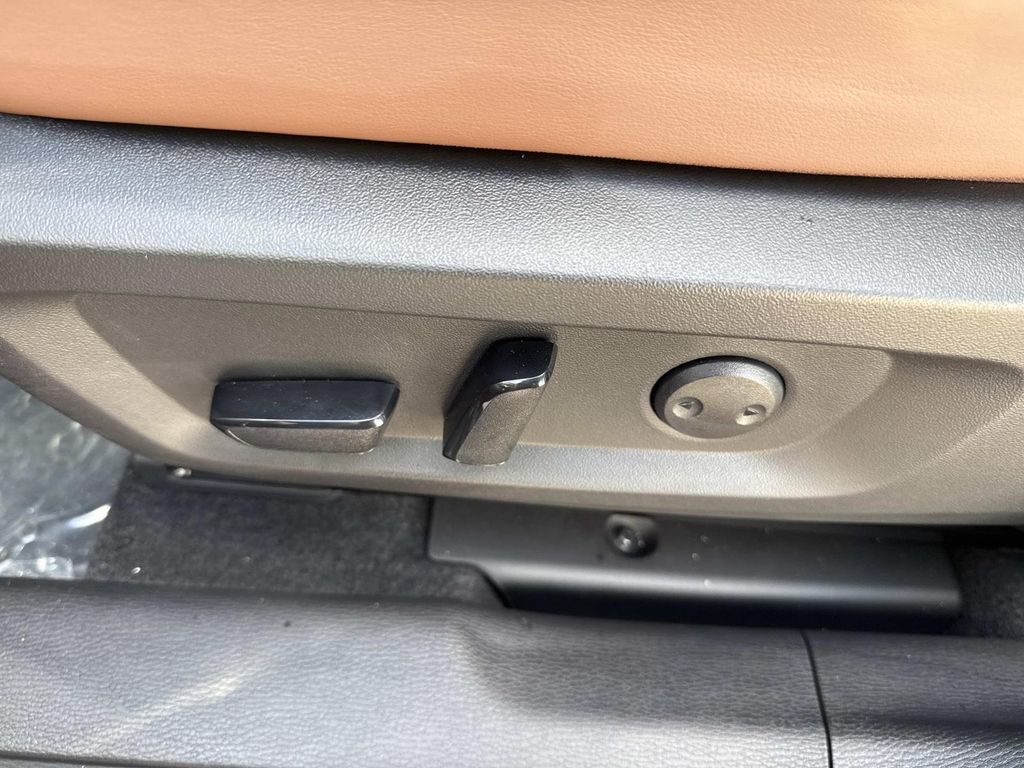 2025 Mitsubishi Outlander SEL photo 21