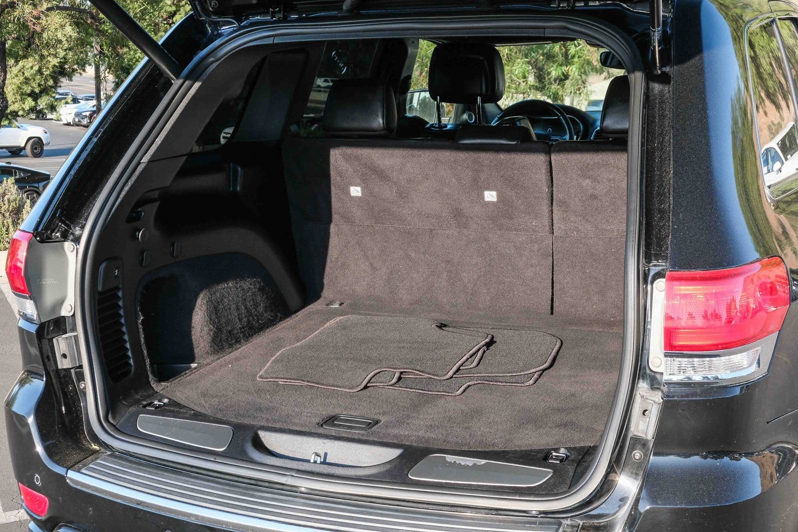 2019 Jeep Grand Cherokee Overland photo 23