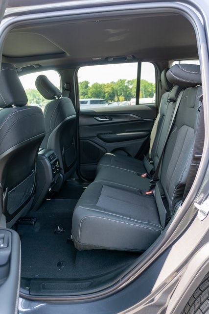 2025 Jeep Grand Cherokee Laredo X photo 6
