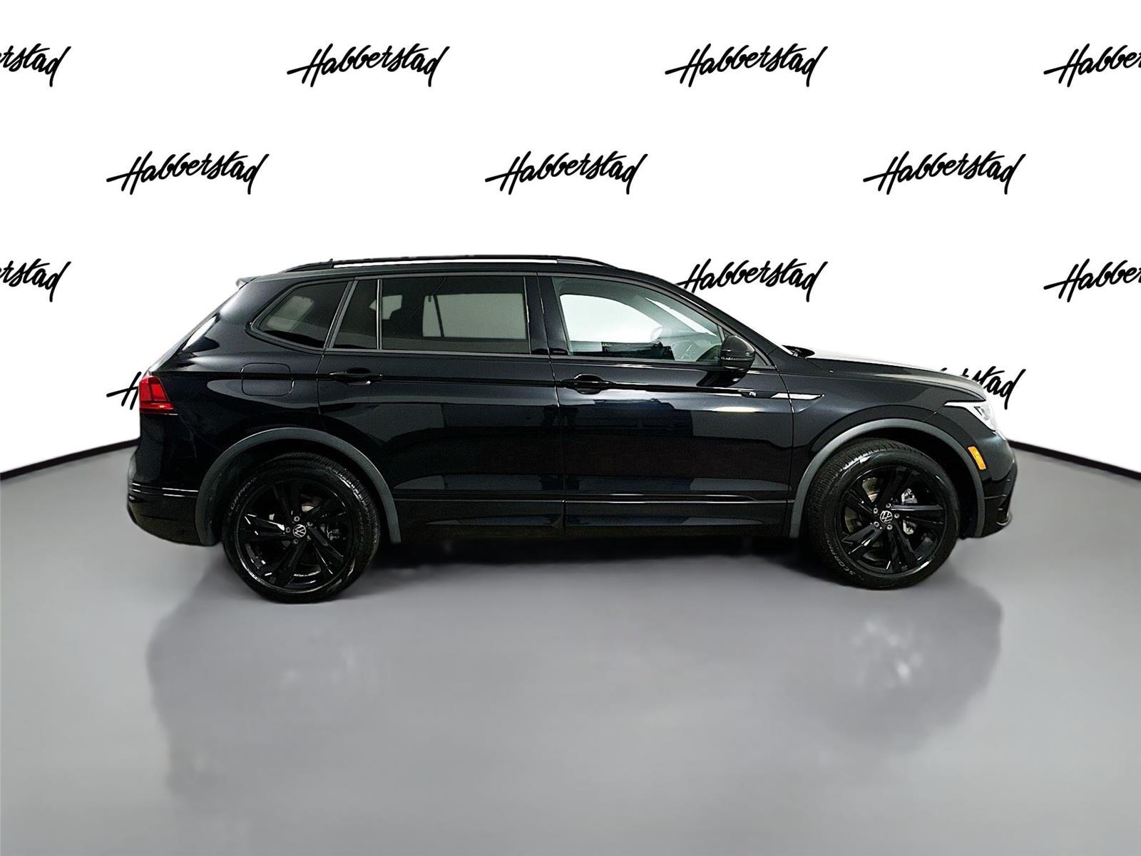 2023 Volkswagen Tiguan SE R-Line Black photo 4