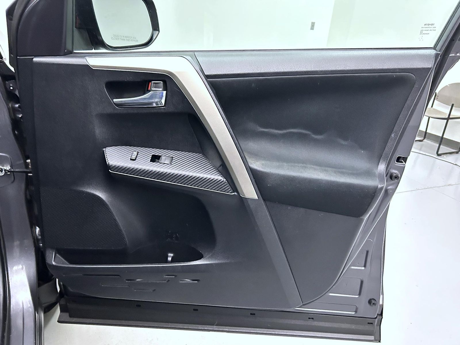 2015 Toyota RAV4 XLE photo 16