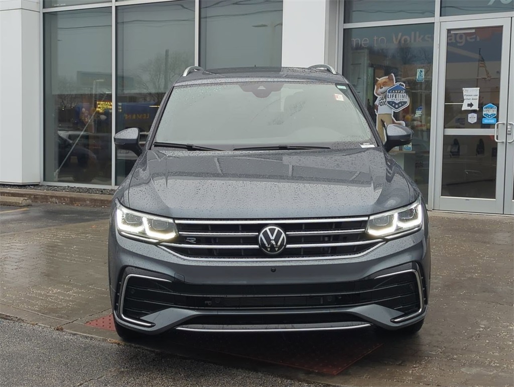 2024 Volkswagen Tiguan SEL R-Line Black photo 2
