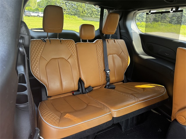 2022 Chrysler Pacifica Pinnacle photo 16