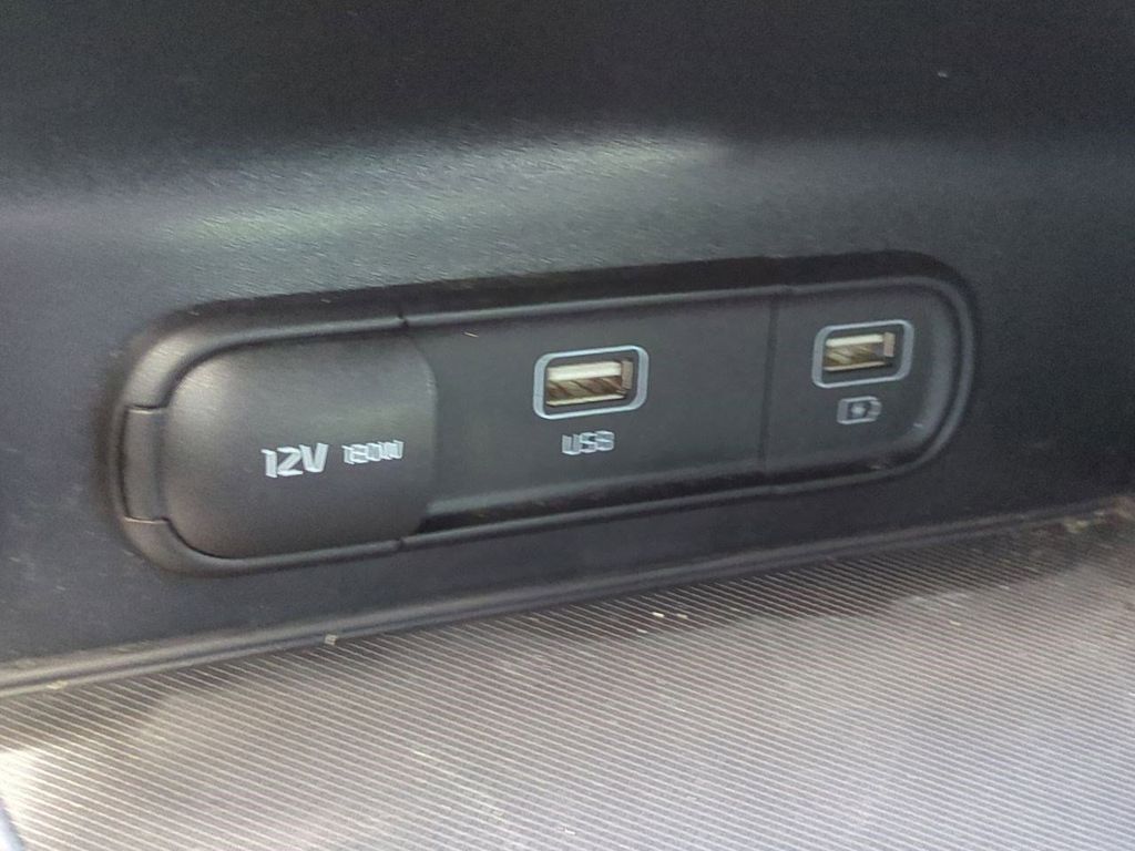 2022 Kia K5 GT-Line photo 21