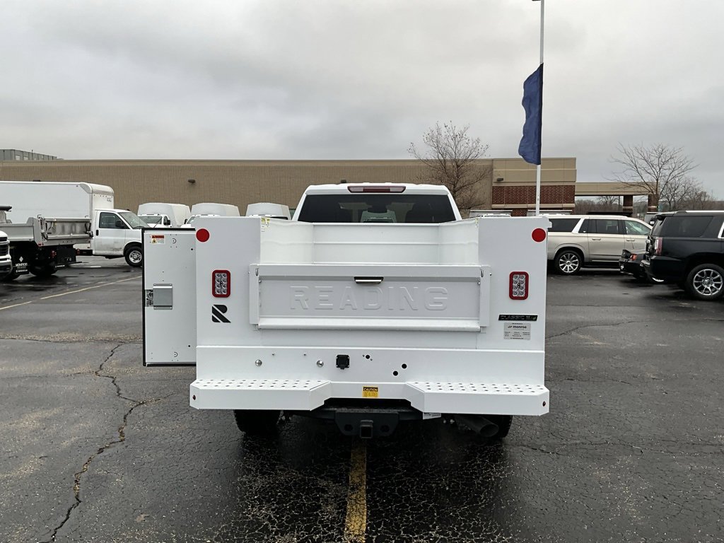2025 Chevrolet Silverado 2500HD photo 2
