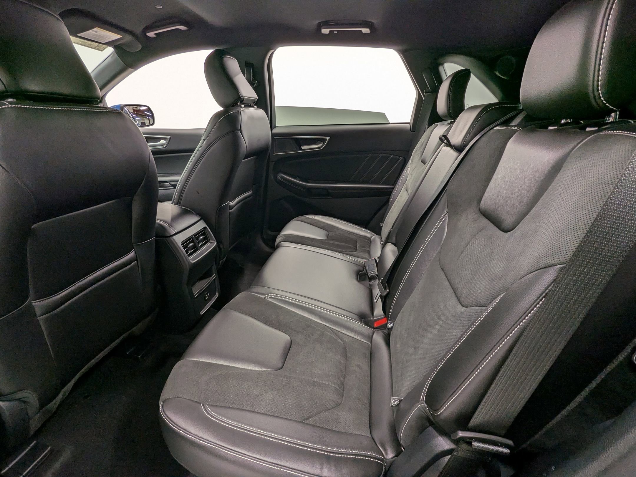 2021 Ford Edge ST photo 19