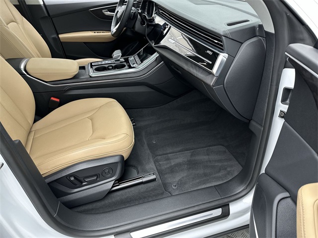 2025 Audi Q8 55 Premium Plus photo 16